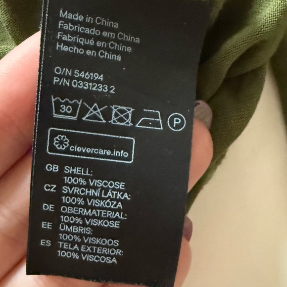 ✨H&M Khaki Off-Shoulder Top – Olive Green (Size Small) - Crop top or full lenght - Picture 5 of 5